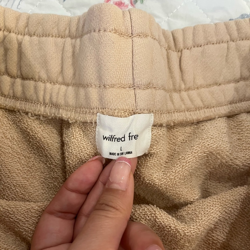 Aritzia Wilfred Free Terry Fleece 5” Sweatshort Beige size Large - Picture 3 of 6